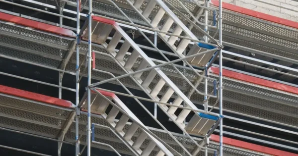escaleras de acceso certificadas instaladas en Bogotá
